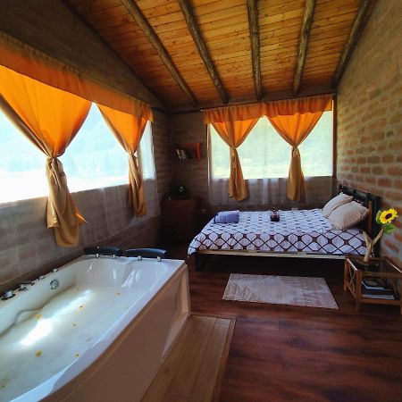 키토 El Castillo Del Lobo Pululahua B&B 외부 사진
