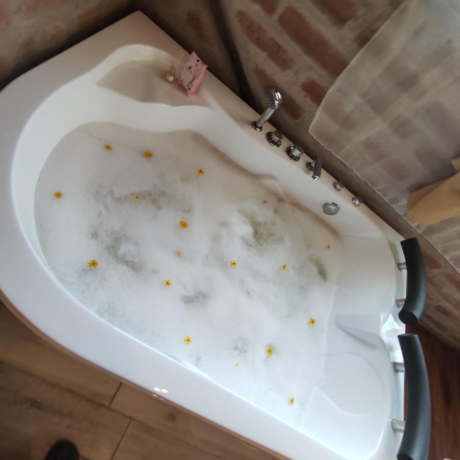 키토 El Castillo Del Lobo Pululahua B&B 외부 사진