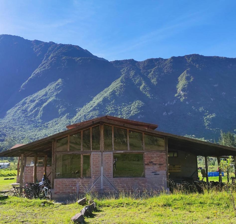 키토 El Castillo Del Lobo Pululahua B&B 외부 사진